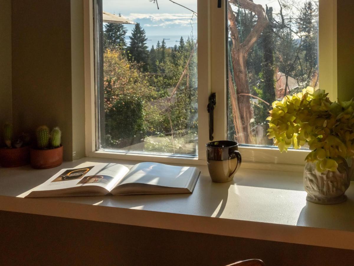 The Secret Garden Treehouse Apartment North Vancouver Exterior photo